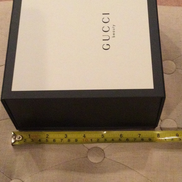 New Gucci Gift Box - Picture 5 of 16